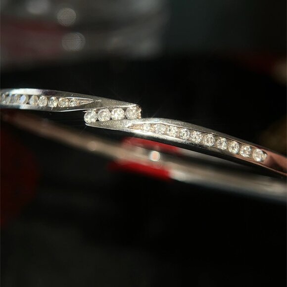 Stunning 14K White Gold Diamond Bypass Design Bangle - Picture 6 of 12